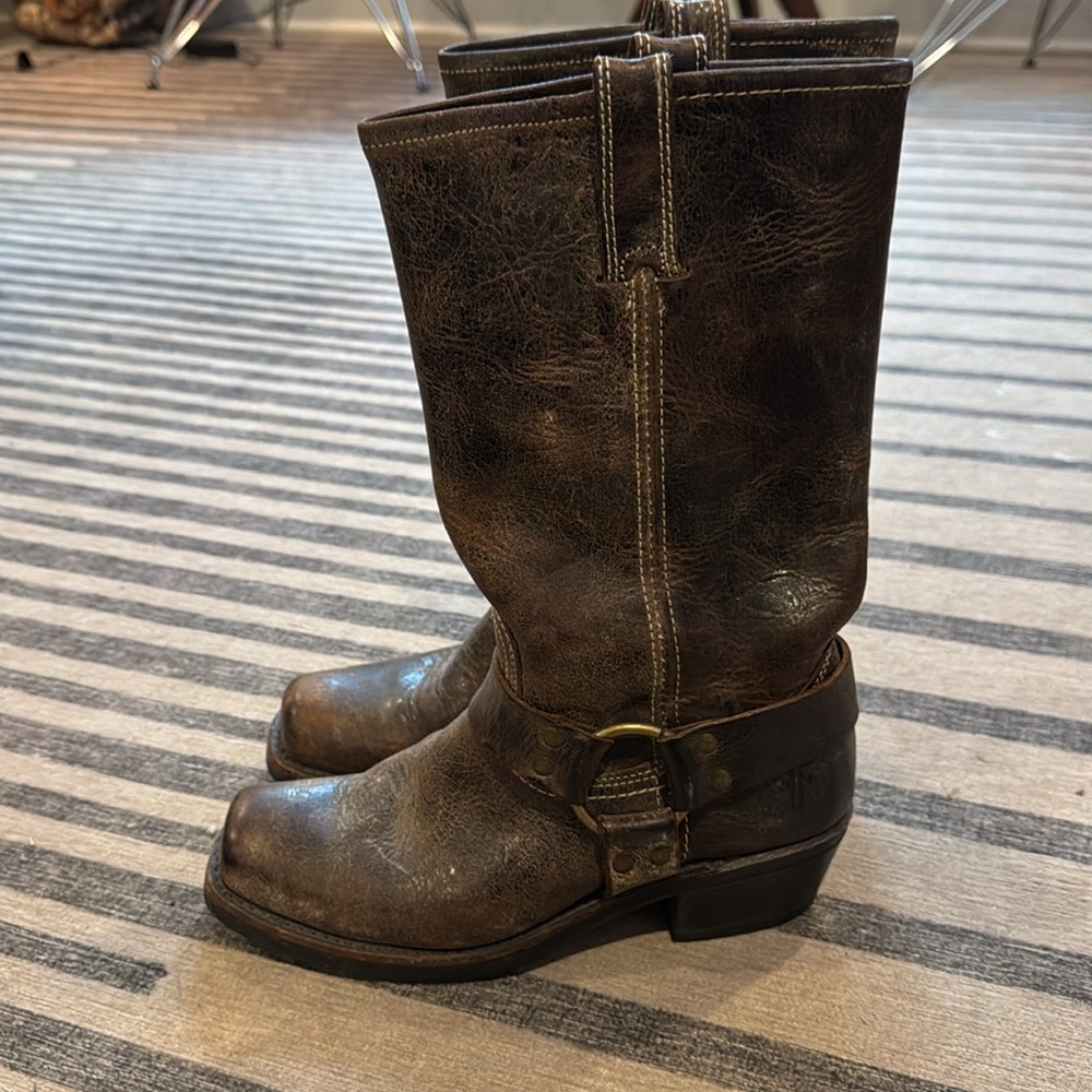 Boots - Picture 4 of 10